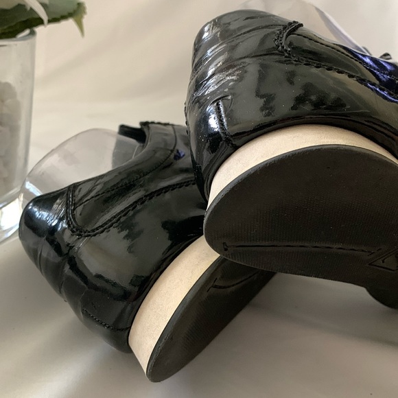 LOUIS VUITTON Black Patent Leather Trainers - Picture 14 of 16